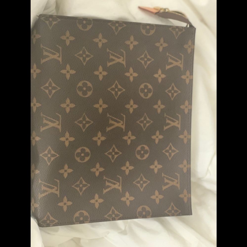 Louis Vuitton toiletry bag size 26